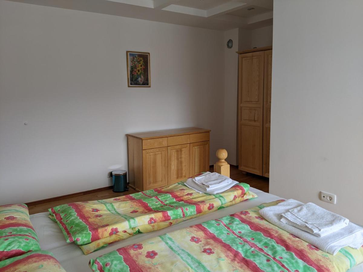 פלאב Apartments & Restaurant Abas מראה חיצוני תמונה