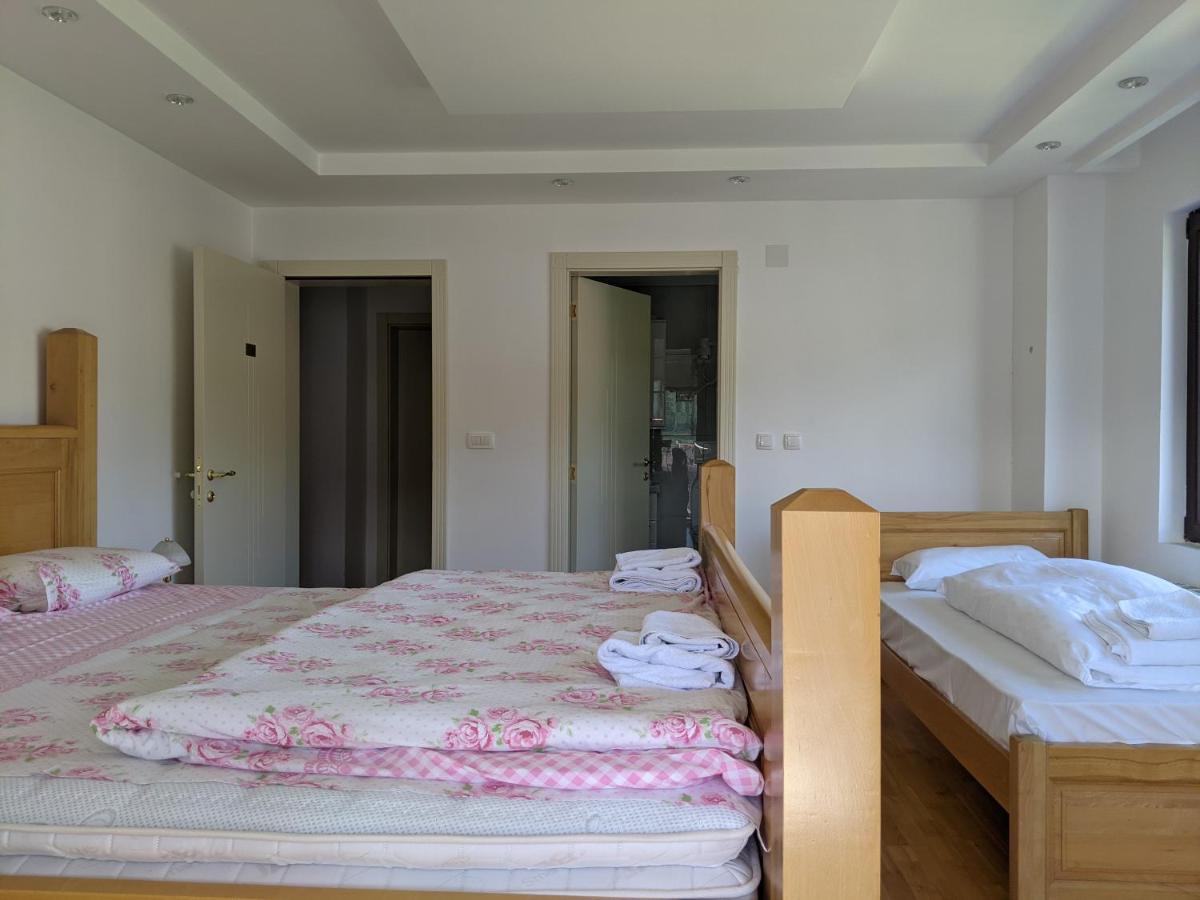 פלאב Apartments & Restaurant Abas מראה חיצוני תמונה