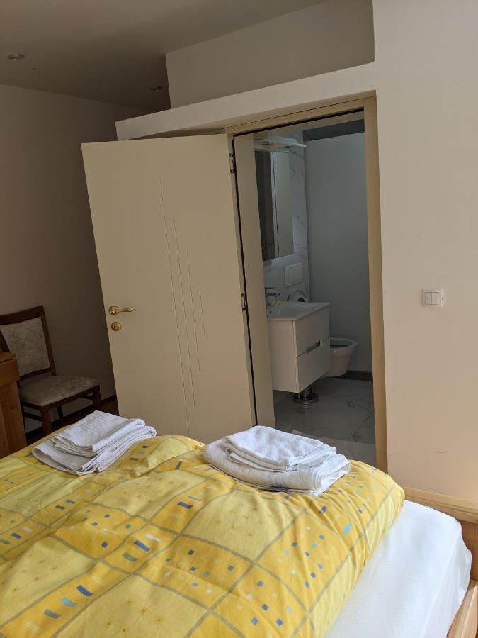 פלאב Apartments & Restaurant Abas מראה חיצוני תמונה
