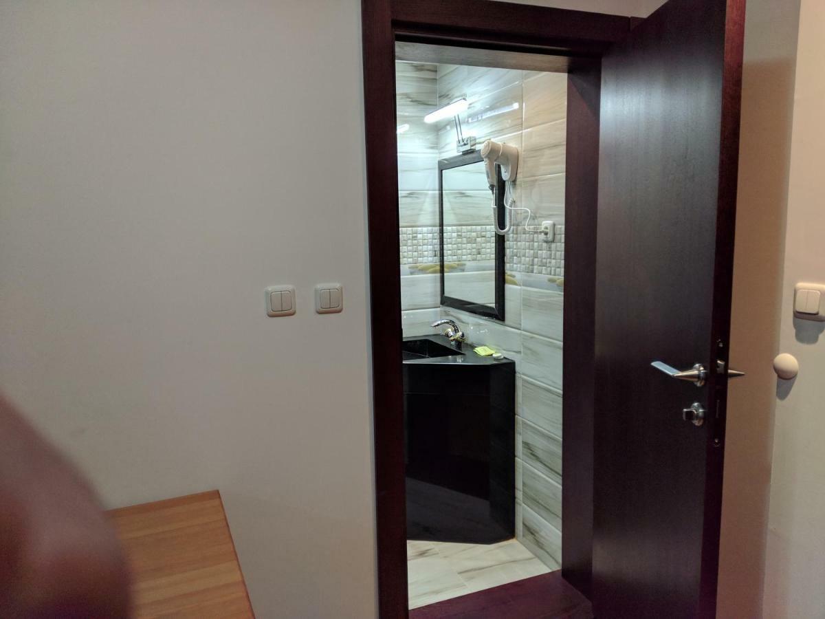פלאב Apartments & Restaurant Abas מראה חיצוני תמונה