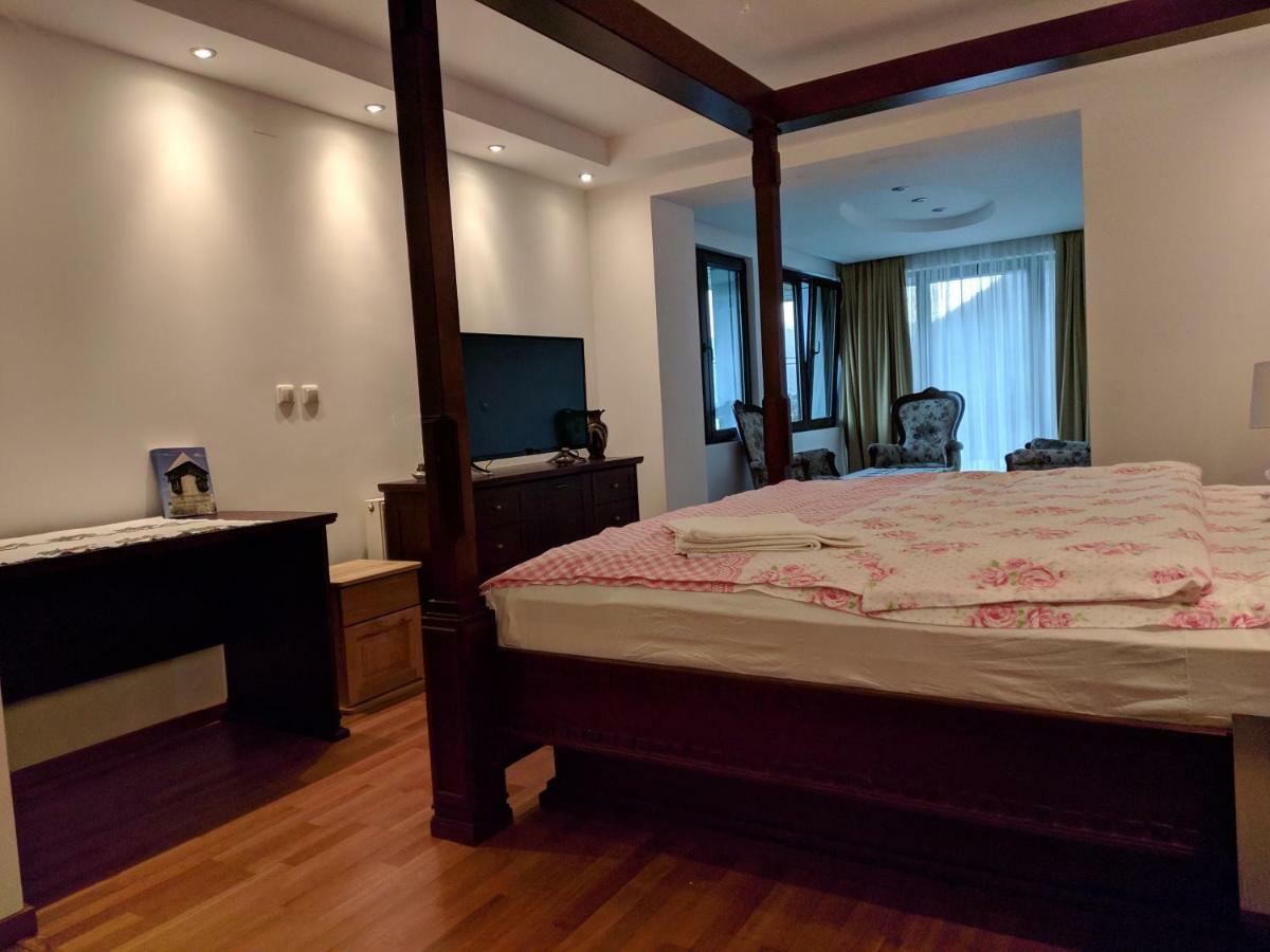 פלאב Apartments & Restaurant Abas מראה חיצוני תמונה