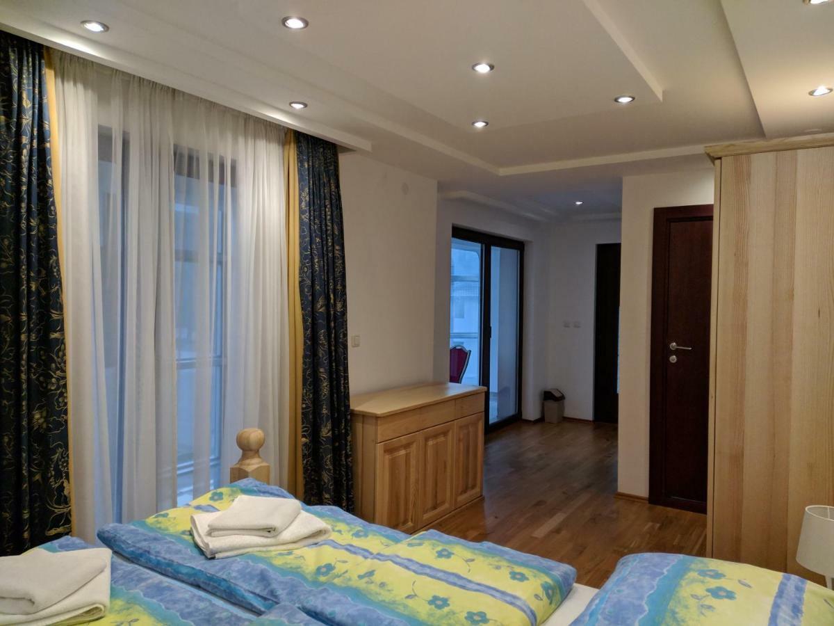 פלאב Apartments & Restaurant Abas מראה חיצוני תמונה