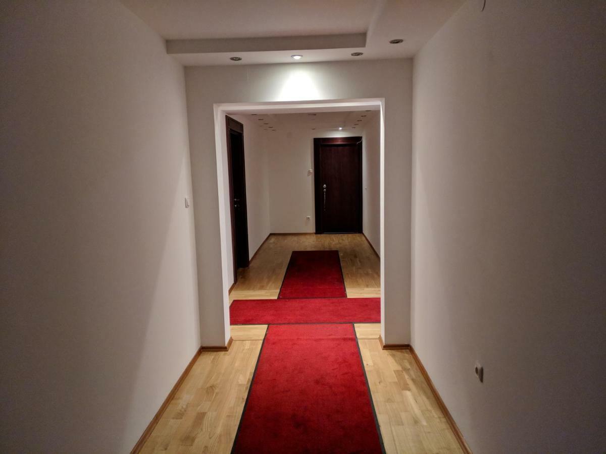 פלאב Apartments & Restaurant Abas מראה חיצוני תמונה