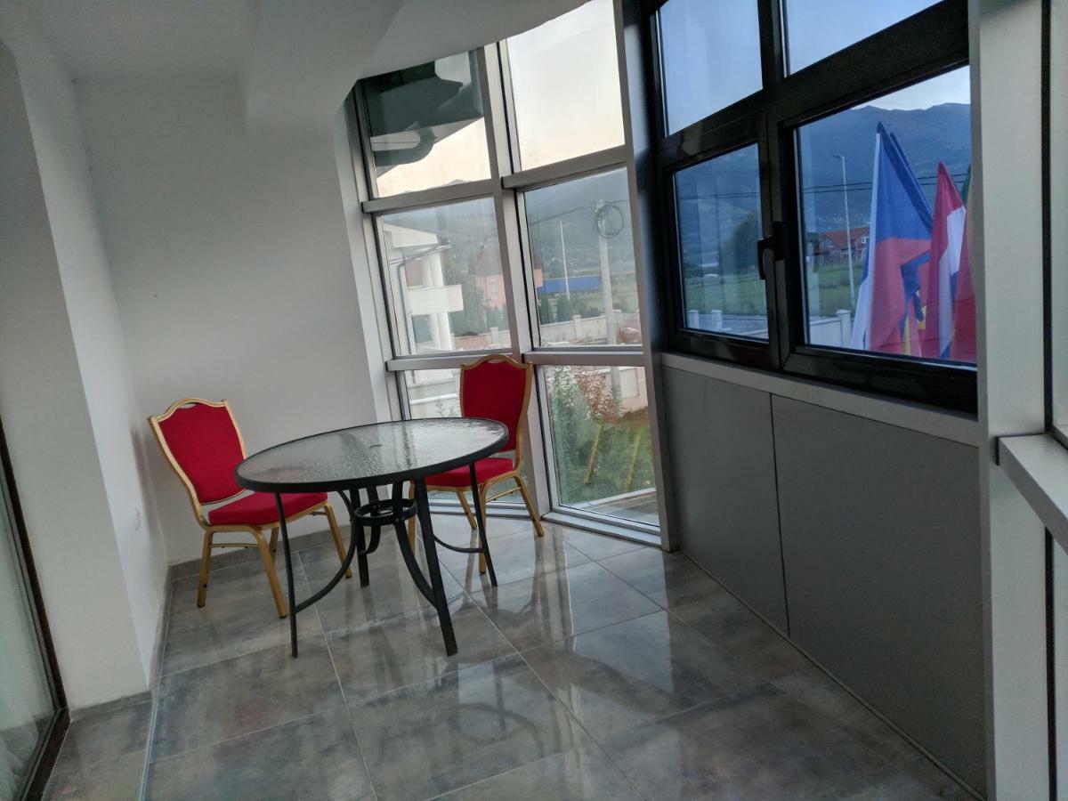 פלאב Apartments & Restaurant Abas מראה חיצוני תמונה