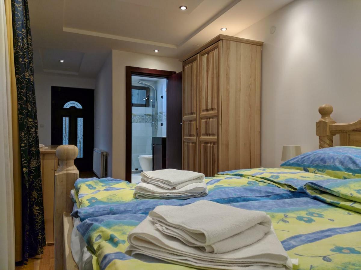 פלאב Apartments & Restaurant Abas מראה חיצוני תמונה