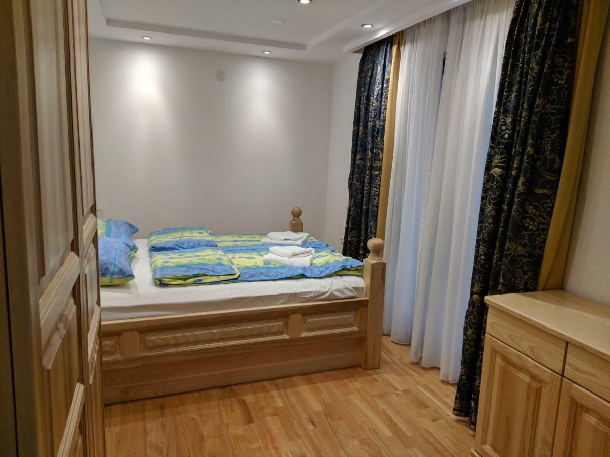 פלאב Apartments & Restaurant Abas מראה חיצוני תמונה